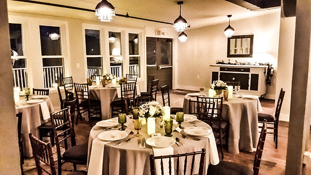 A Winter Dinner Party Wedding: An Intimate Celebration - C'est